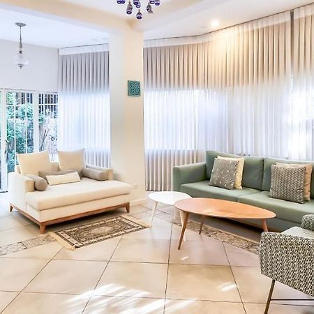 Lägenhet på 100 m² i Tel Aviv centrum, med 2 sovrum och 2 badrum  Exteriör bild