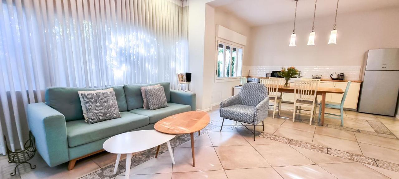 Lägenhet på 100 m² i Tel Aviv centrum, med 2 sovrum och 2 badrum  Exteriör bild